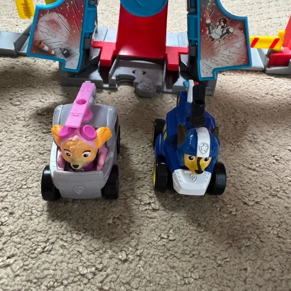 Paw Patrol Rescue Tower with Red and Blue Features - Picture 4 of 5